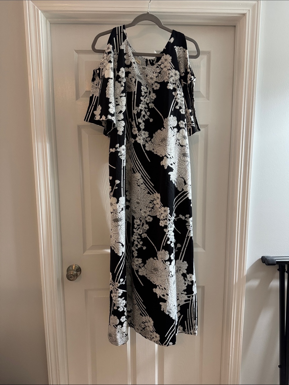 Black & White Cold-Shoulder Floral Midi Dress